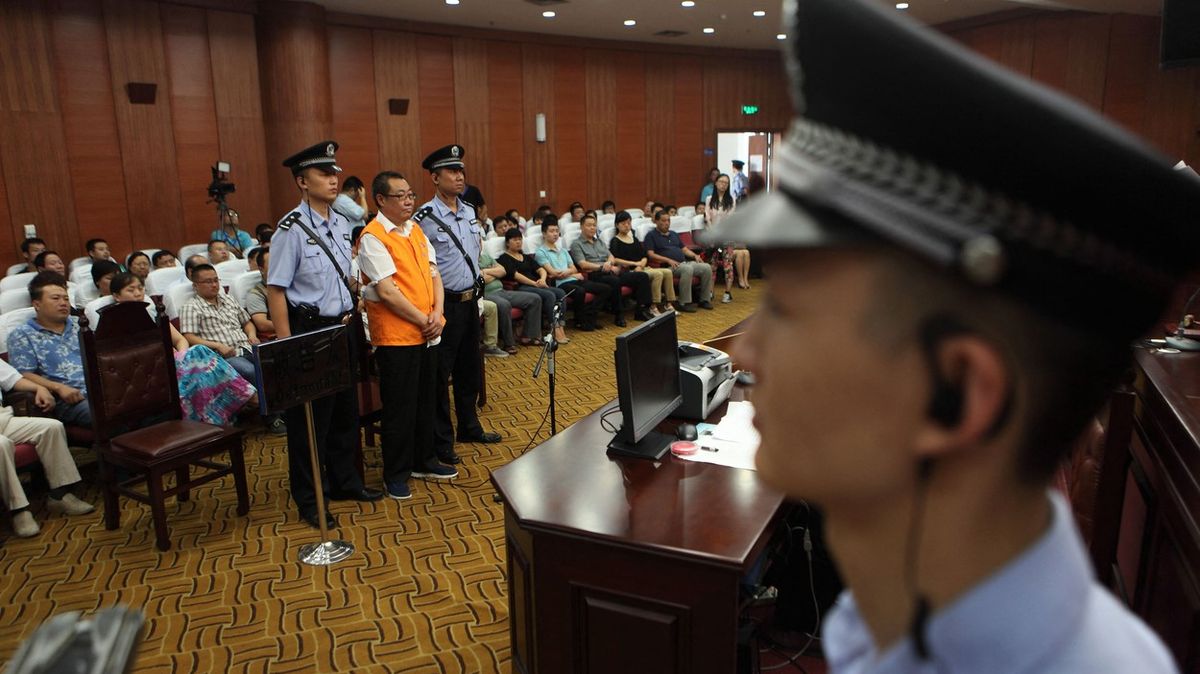 Čína popravila muže, který během živého vysílání zapálil bývalou manželku